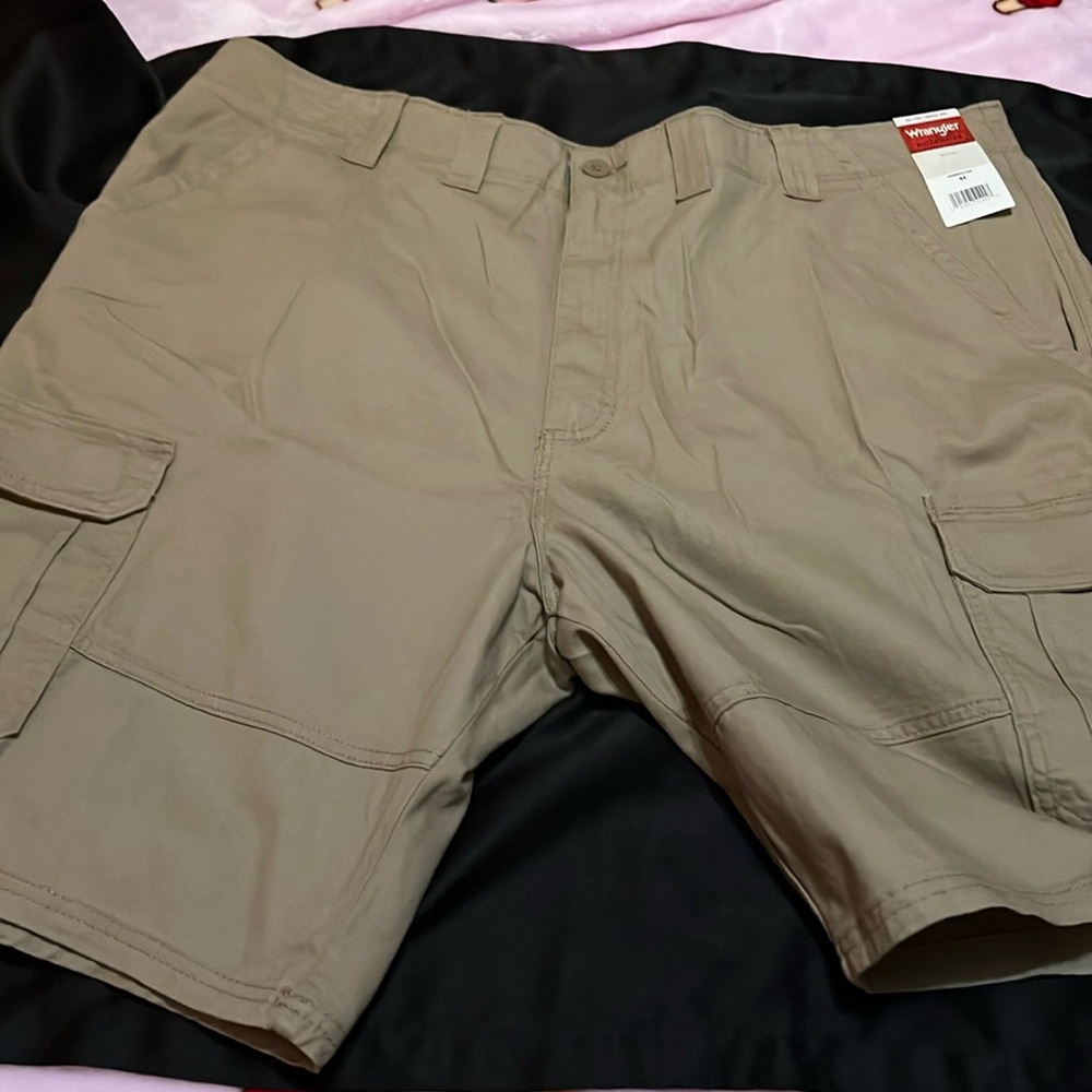 Wrangler men’s cargo shorts NWT 44 waist